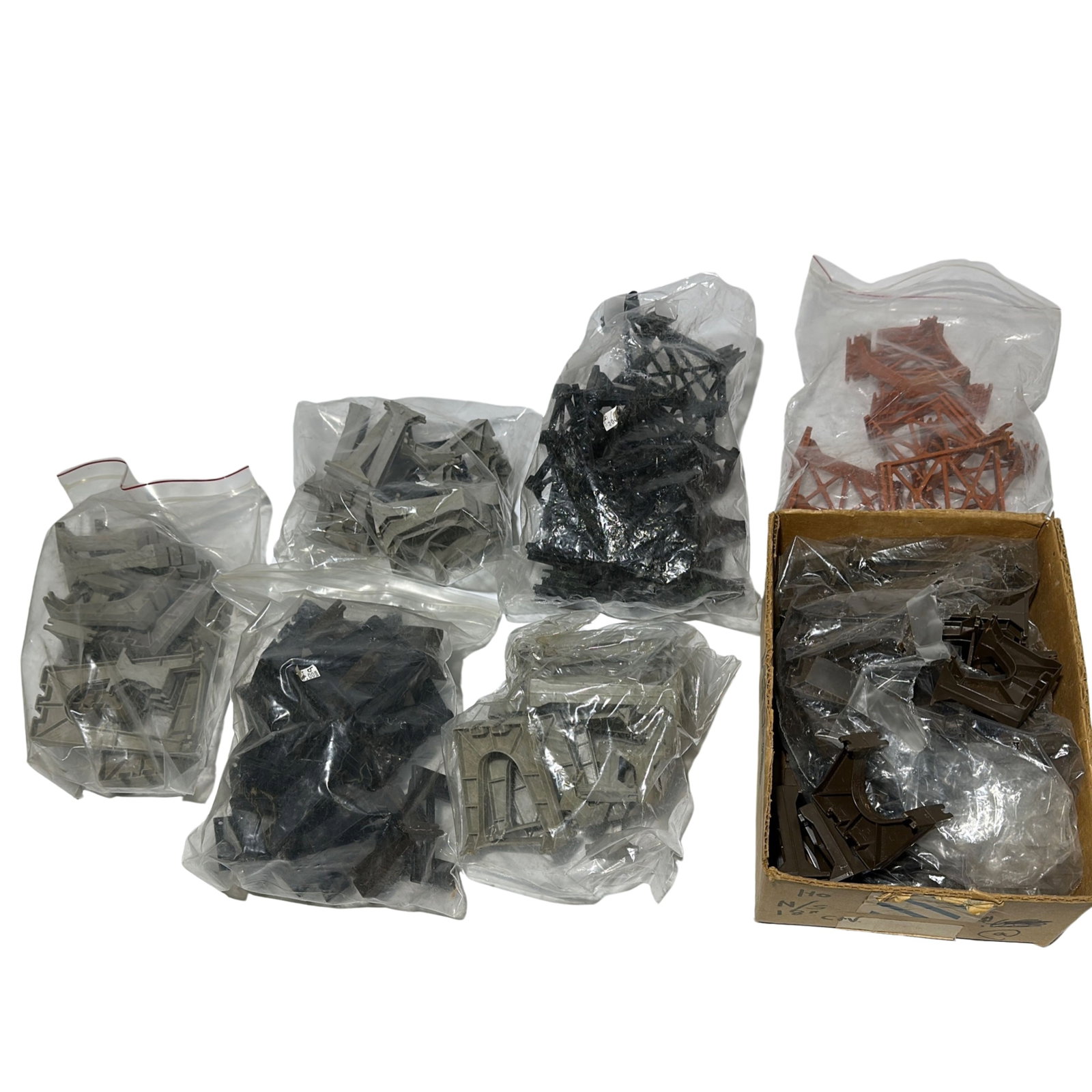 Lionel Trestles Brown Gray 2110 110+Black Brown: Big Lot of Lionel Trestles Brown Gray 2110 110 in Bags + Black Brown Unmarked