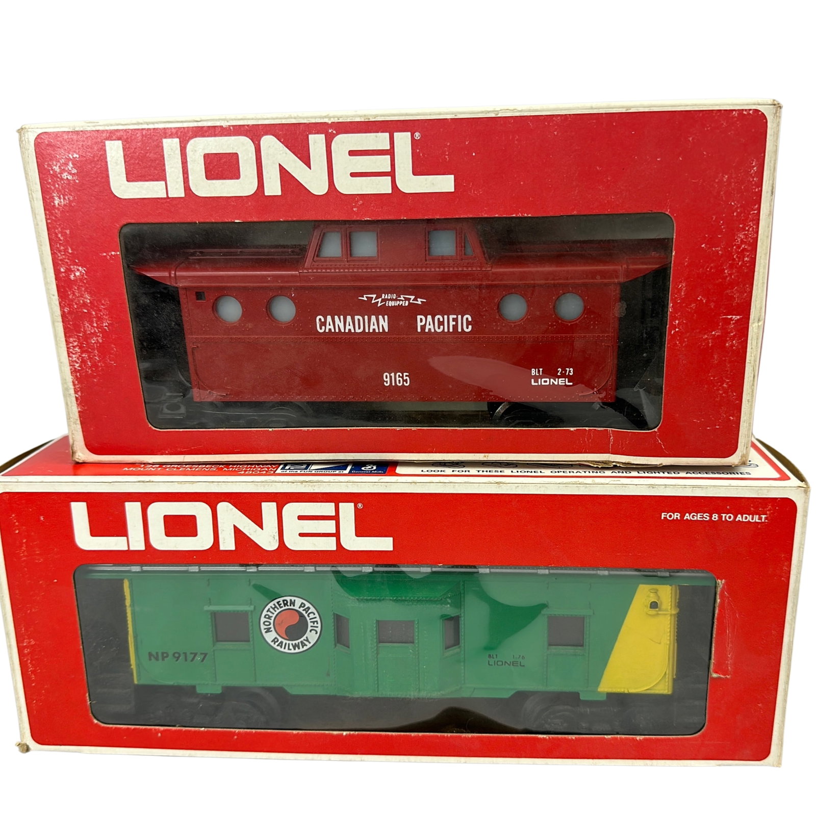 Lionel Canadian Pacific Lighted Caboose 6-9165 & Northern Pacific Bay Window Caboose 6-9177: Lionel Canadian Pacific Lighted Caboose 6-9165 & Northern Pacific Bay Window Caboose 6-9177