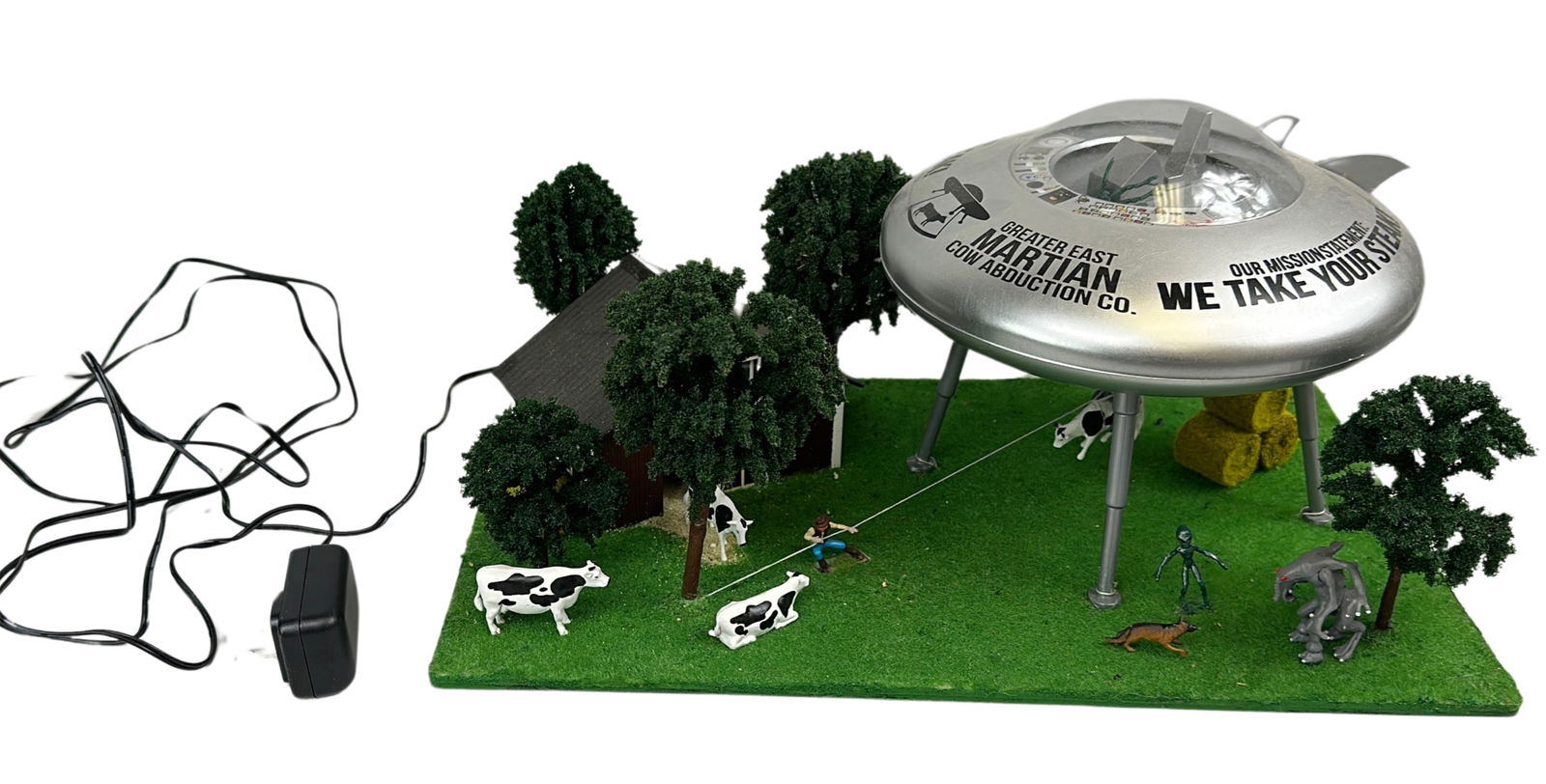 UFO Scene Menards 279-4439 We Take Steaks Alien Saucer (1 of 8)