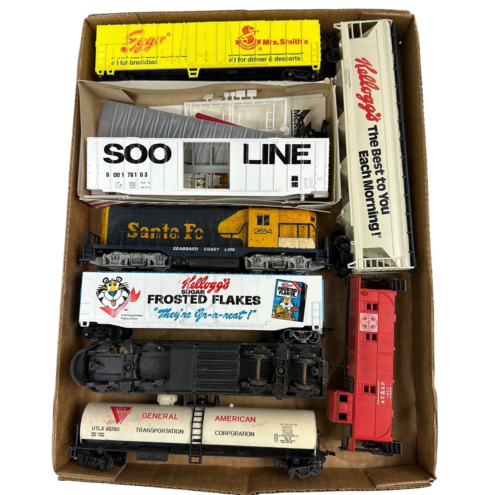 HO Scale Lot Santa Fe 2654 Kelloggs Box Cars Engines: HO Scale Lot: Santa Fe 2654 Kelloggs Box Cars Engines