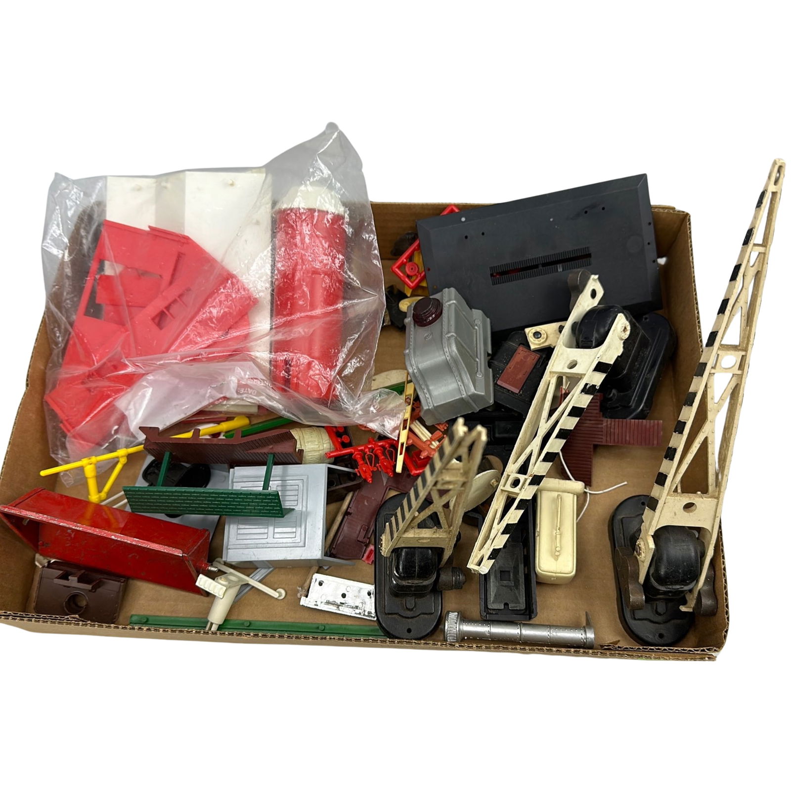 Misc Lot Lionel ville Crossing Arms & More (1 of 4)