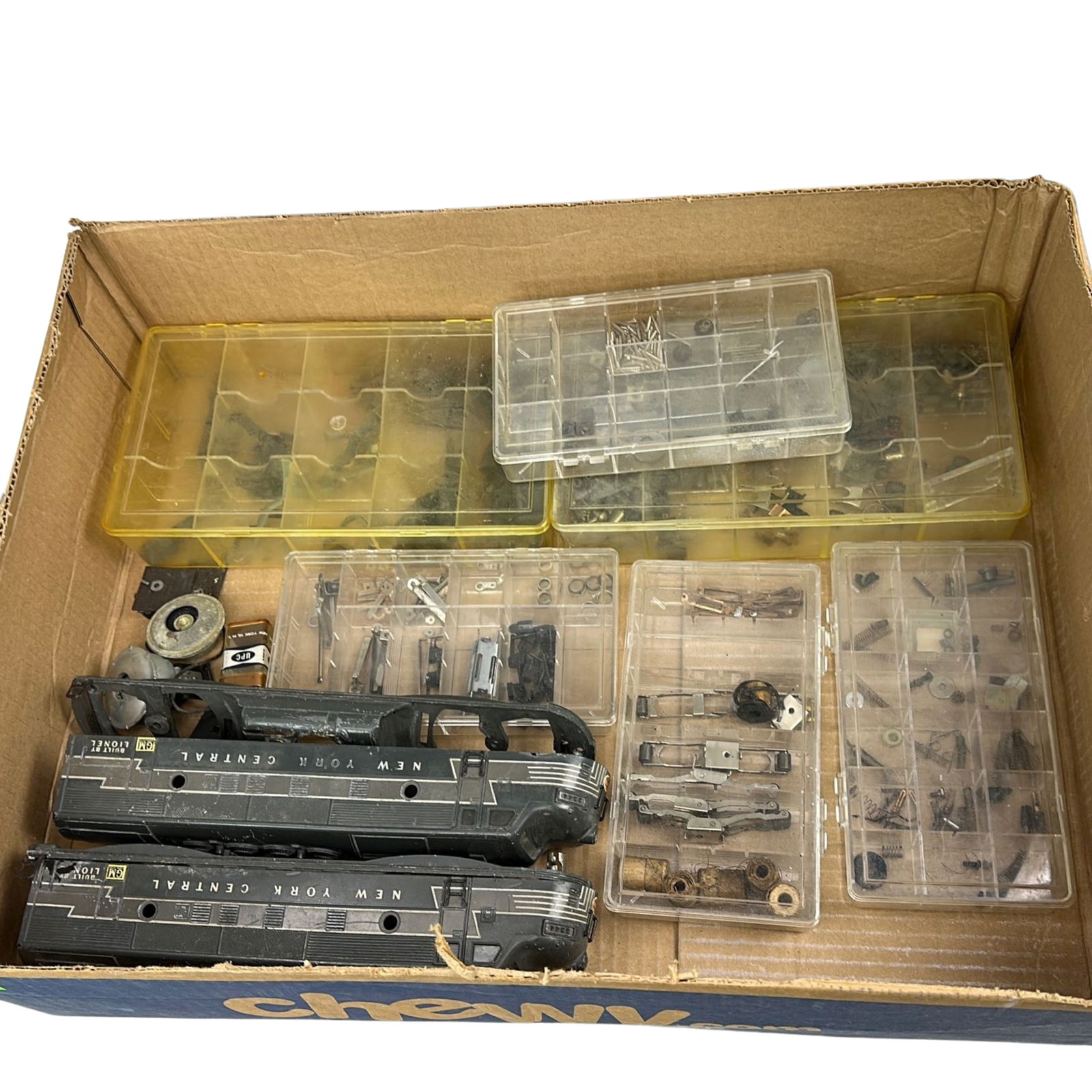 Misc Lot Lionel Engines NYC GM Wheels Pick Ups Horns+ (1 of 9)