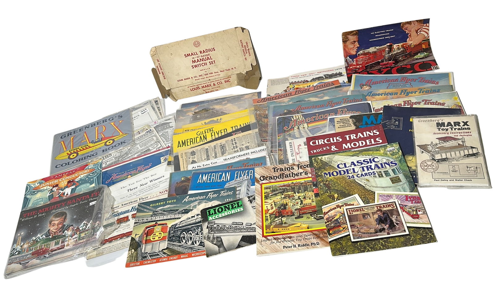 Magazine Book Lot: Coloring Book MARX Toys Pamphlets American Flyer Vintage Catalogs (1 of 7)