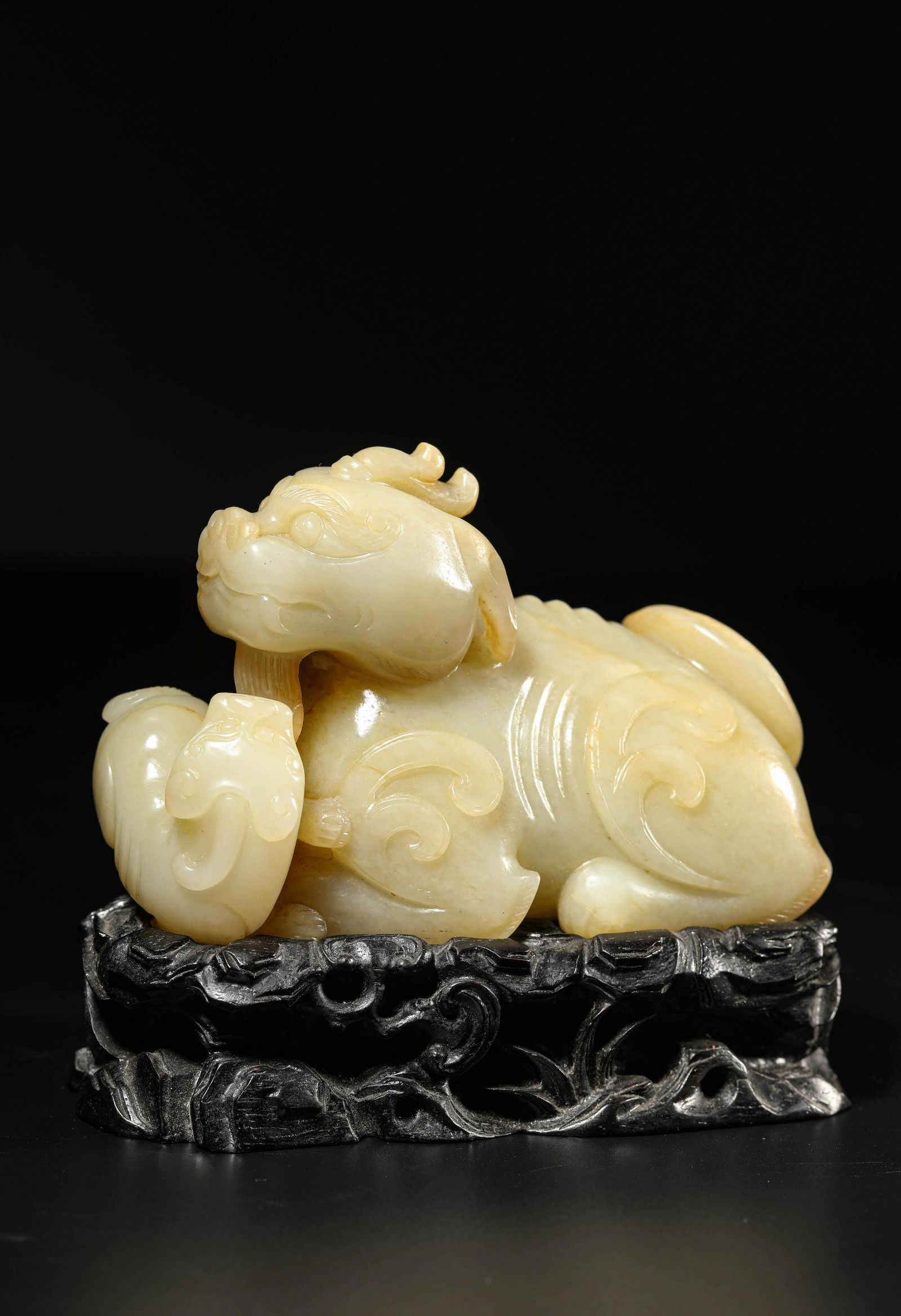 A Jade Pixiu Mother And Kid: A Jade Pixiu Mother And Kid Length: 4 7/16 in. (11.2cm), Width: 2 3/16 in. (5.6cm), Height: 2 15/16 in. (7.5cm),