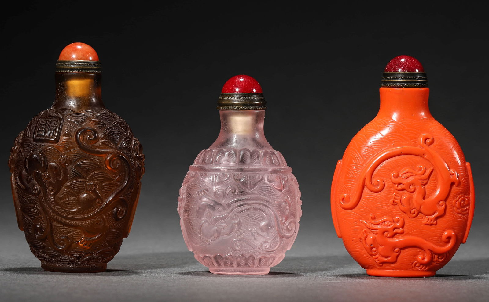 A SET OF THREE SNUFF BOTTLES (1 of 9)