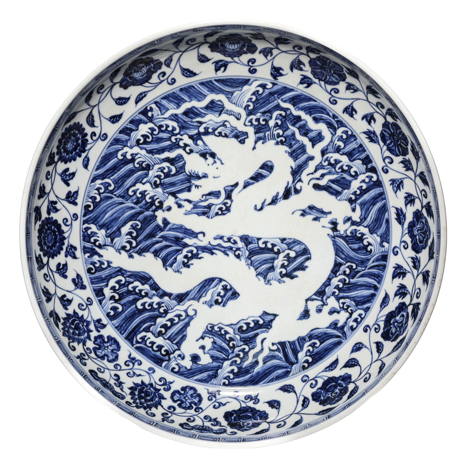 A LARGE BLUE AND WHITE REVERSE- DECORATED DRAGON PLATE (1 of 6)