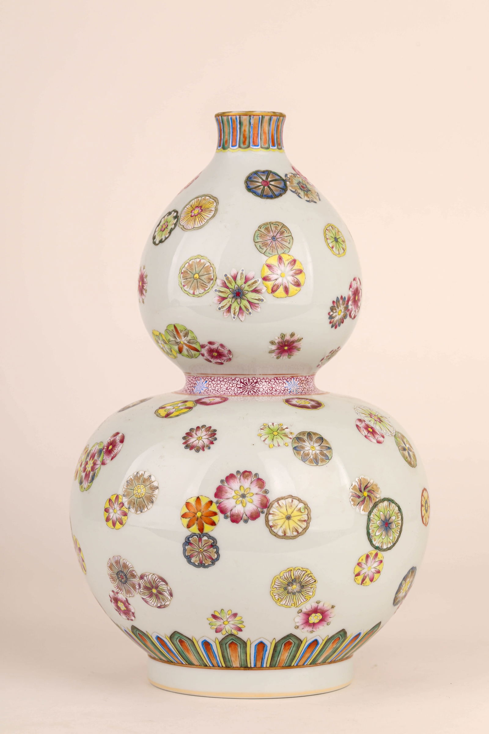 A FAMILLE ROSE GOLD PAINTED FLOWER GOURD VASE (1 of 6)