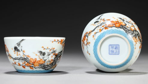 A PAIR OF IRON RED AND GRISAILLE-DECORATED FLOWER AND BIRD CUPS