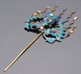 A GILT-SILVER KINGFISHER FEATHER-EMBELLISHED HAIRPIN