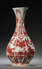 AN UNDERGLAZE RED MANDARIN DUCKS PEAR-SHAPED VASE