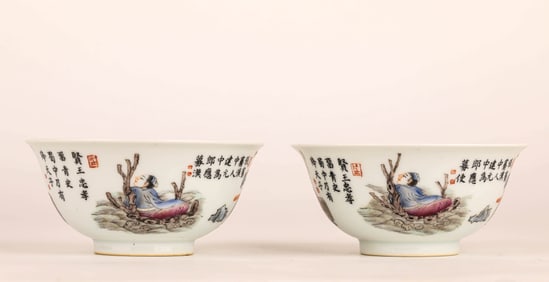 A PAIR OF INSCRIBED FAMILLE ROSE BOWLS