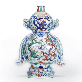 A BLUE AND WHITE WUCAI GOURD VASE