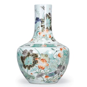 A WUCAI FLOWER AND BIRD VASE
