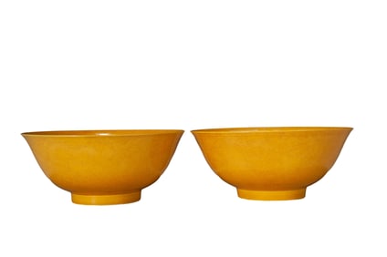 A PAIR OF YELLOW-GLAZED DOUBLE DRAGON BOWLS