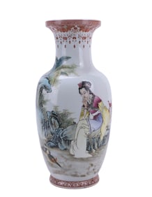 A FAMILLE ROSE FIGURES DISH-MOUTH VASE