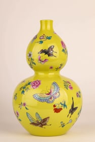 A YELLOW-GROUND FAMILLE ROSE GILT-DECORATED FLOWERS AND BUTTERFLY GOURD VASE