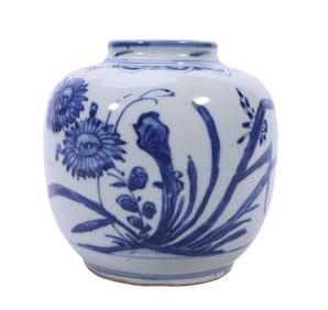 A BLUE AND WHITE FLOWER JAR