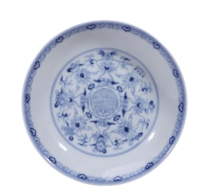 A GUAN-TYPE BLUE AND WHITE LOTUS PLATE