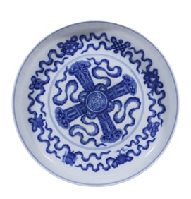 A GUAN-TYPE BLUE AND WHITE PLATE