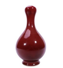 A COWPEA-GLAZED GARLIC-HEAD VASE