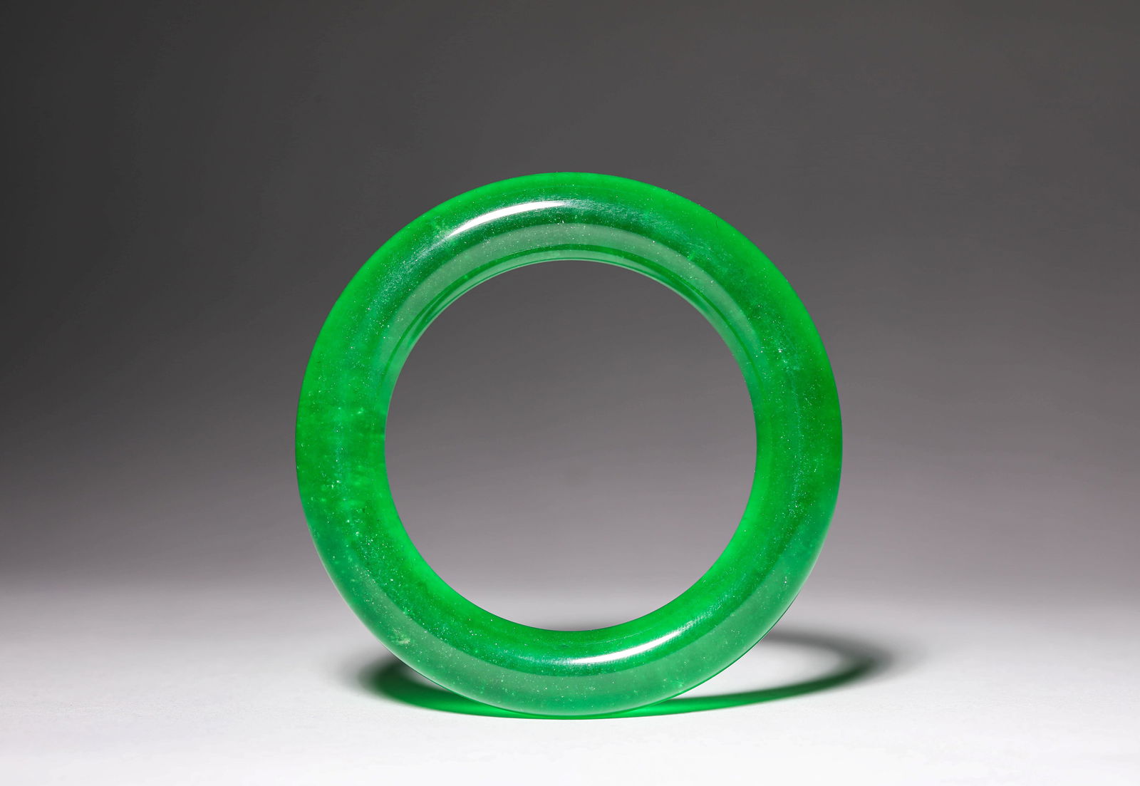 A IMPERIAL GREEN JADEITE BRACELET (1 of 5)