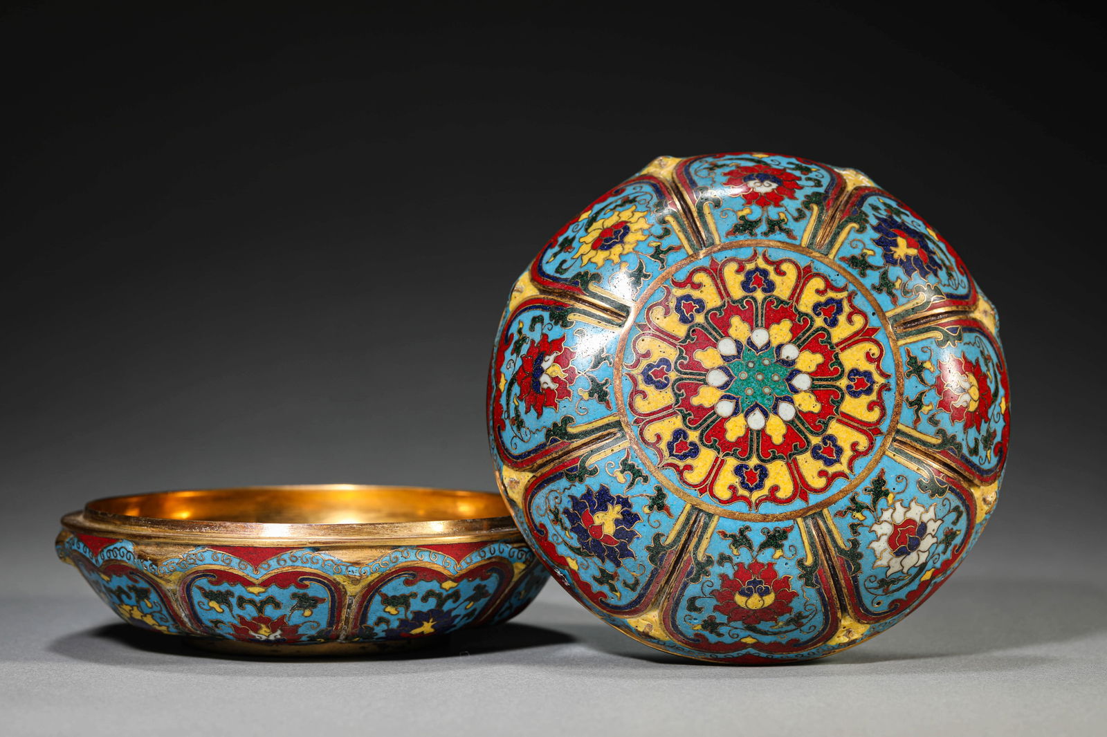 A CLOISONNé ENAMEL AND GILT-BRONZE LOTUS-PATTERNED BOX WITH OPENWORK LID (1 of 5)