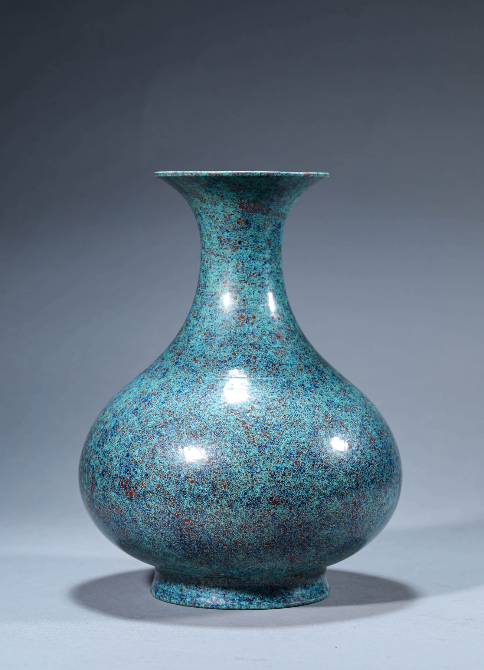 A LU JUN KILN 'WATER CHESTNUT' VASE: A LU JUN KILN 'WATER CHESTNUT' VASE Dimensions: Diameter: 19.3 cm )7.60 in.), Height: 25.7 cm )10.12 in.). All measurements are approximate. Any condition statement is given as a courtesy to a client,
