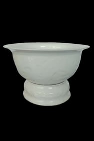 AN INCISED WHITE GLAZED 'DRAGON' BOWL, SHUFU MARK