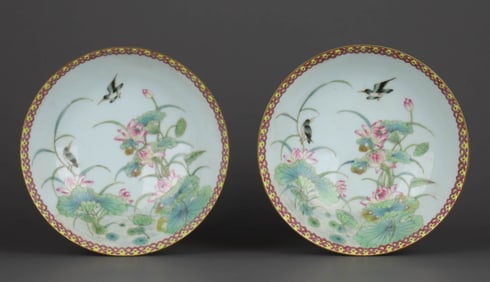 A YELLOW-GLAZED FAMILLE ROSE 'CRANE AMONGST LOTUS' BOWL
