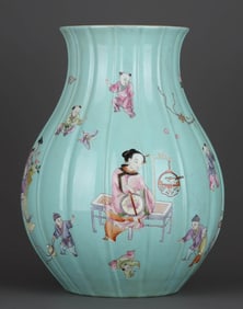 A TURQUOISE-GREEN GLAZED FAMILLE ROSE 'LADY AND CHILDREN' GOURD SHAPED VASE
