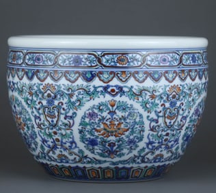 A DOUCAI 'INTERLOCKING FLORAL' JAR