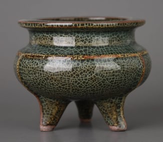 A GE TYPE TRIPOD CENSER