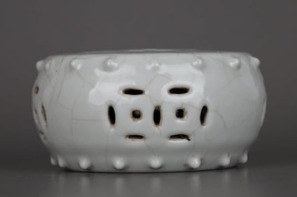 A GUAN TYPE CARVED STONE SCULPTURE