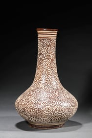 A JIZHOU TYPE 'INTERLOCKING FLORAL' VASE