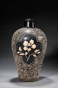 A JIZHOU TYPE CARVED 'FLORAL' MEIPING