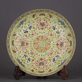 A GREEN-GLAZED FAMILLE ROSE 'FLOWER' DISH