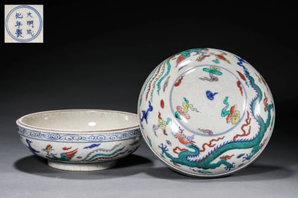 A DOUCAI 'DRAGON AND PHOENIX' COVERED JAR