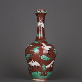 A GREEN-PAINTED 'CLOUD AND CRANE' GARLIC-SHAPED VASE