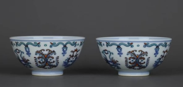 A DOUCAI 'HONEY SUCKLE' BOWL