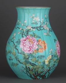 A TURQUOISE-GREEN GLAZED FAMILLE ROSE 'PEONY WITH POETRY' GOURD SHAPED VASE