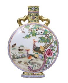 A YELLOW GROUND 'INTERLOCKING LOTUS' MOONFLASK