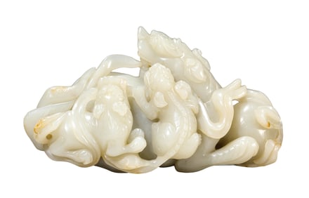 A JADE CARVED AUSPICIOUS BEAST ORNAMENT