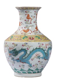 A FAMILLE ROSE 'INTERLOCKING FLORAL AND DRAGON' VASE