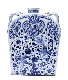 A BLUE AND WHITE 'PHOENIX' VASE