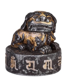 A TIBETAN HIGH-GRADE IRON-CUT GOLDEN SNOW LION SEAL