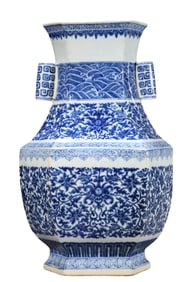A BLUE AND WHITE 'INTERLOCKING LOTUS' JAR