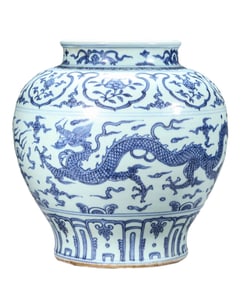 A BLUE AND WHITE 'CLOUD AND DRAGON' LARGE JAR