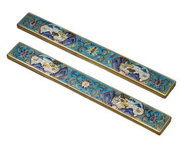 A COPPER-BODY CLOISONNé ENAMEL MEDALLION MOUNTAIN SCENE PAPERWEIGHT