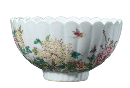 A FAMILLE ROSE 'FLORAL' CHRYSANTHEMUM SHAPED BOWL