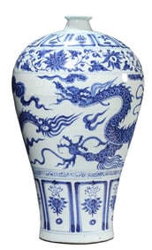 A BLUE AND WHITE 'DRAGON' MEIPING